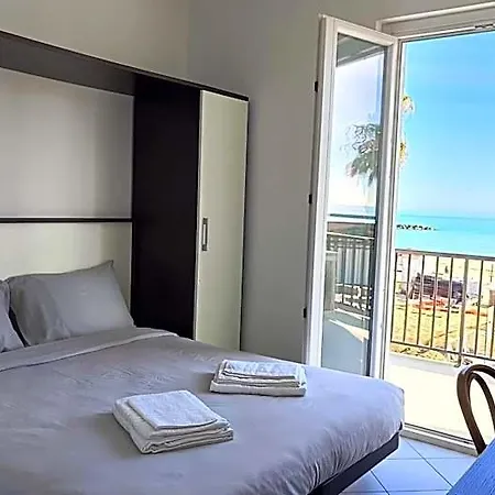 Hotel Lido & *