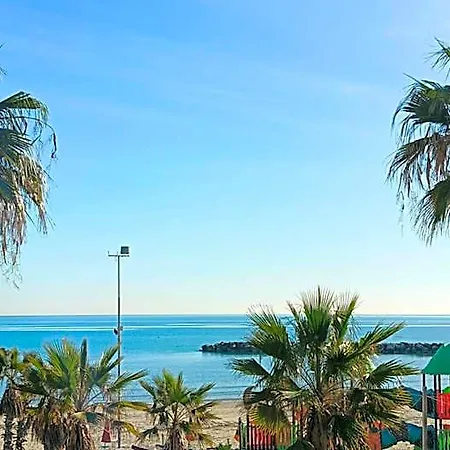 Lido & Hotel *