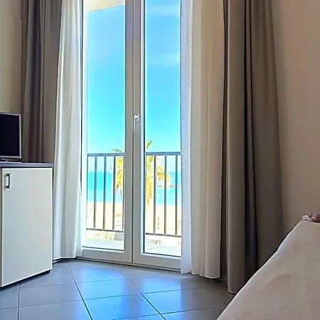 Lido & Hotel *